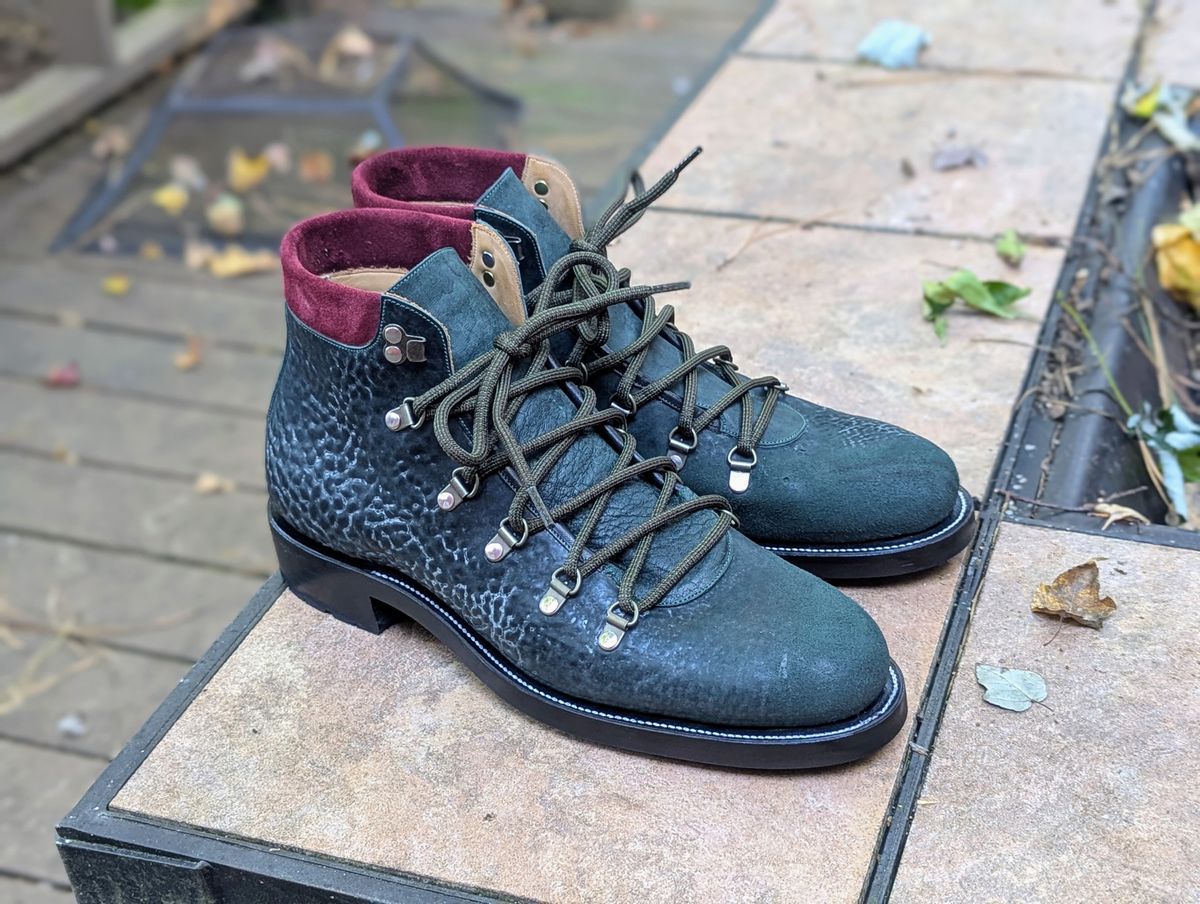 Photo by ArnoShoes on October 22, 2025 of the Arno Hiker in Conceria Cloe Dark Green Reverse Culatta.