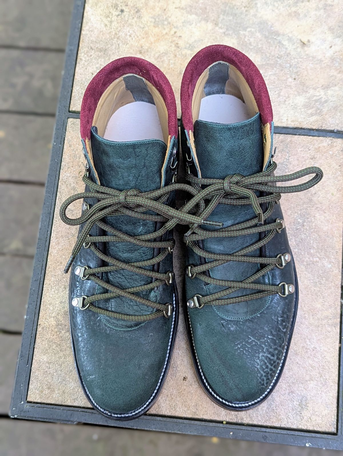Photo by ArnoShoes on October 22, 2025 of the Arno Hiker in Conceria Cloe Dark Green Reverse Culatta.