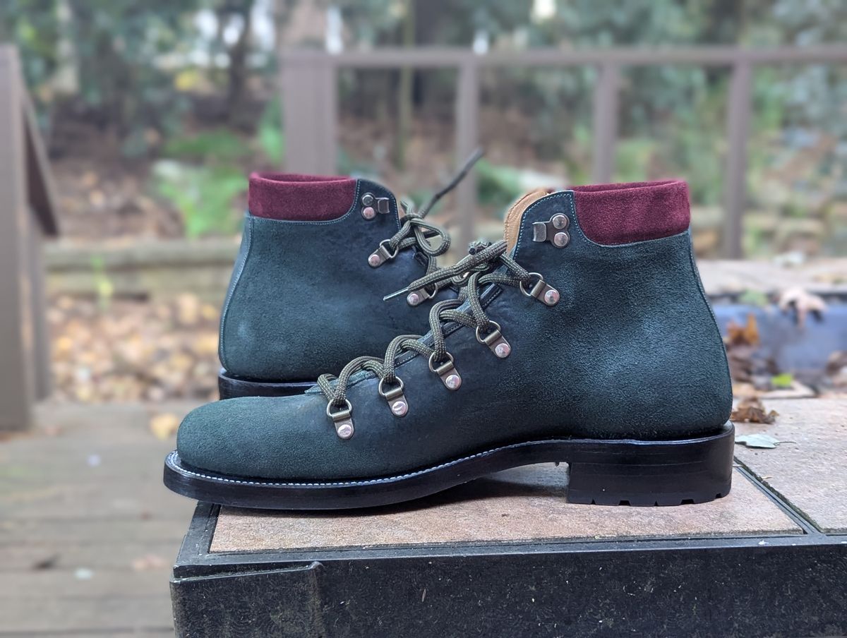 Photo by ArnoShoes on October 22, 2025 of the Arno Hiker in Conceria Cloe Dark Green Reverse Culatta.