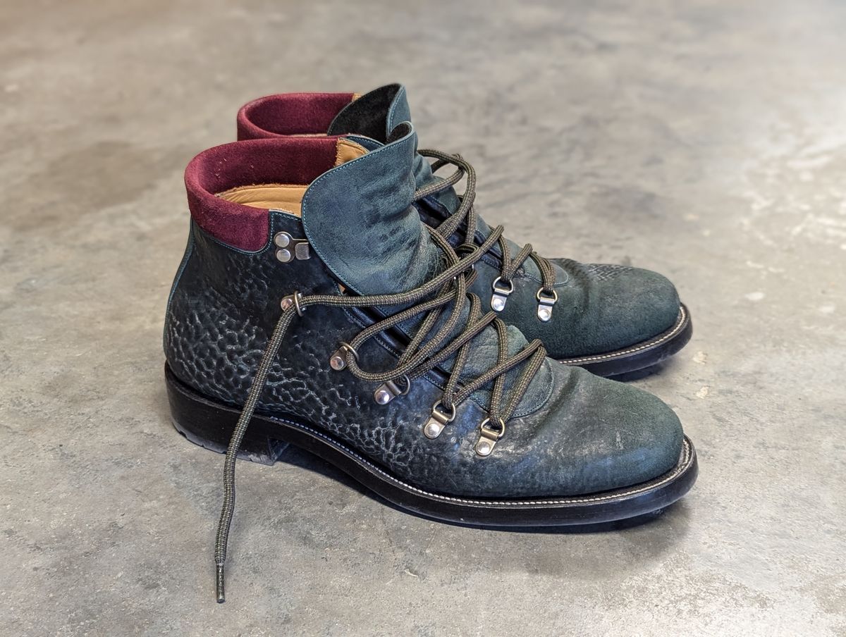 Photo by ArnoShoes on November 4, 2025 of the Arno Hiker in Conceria Cloe Dark Green Reverse Culatta.