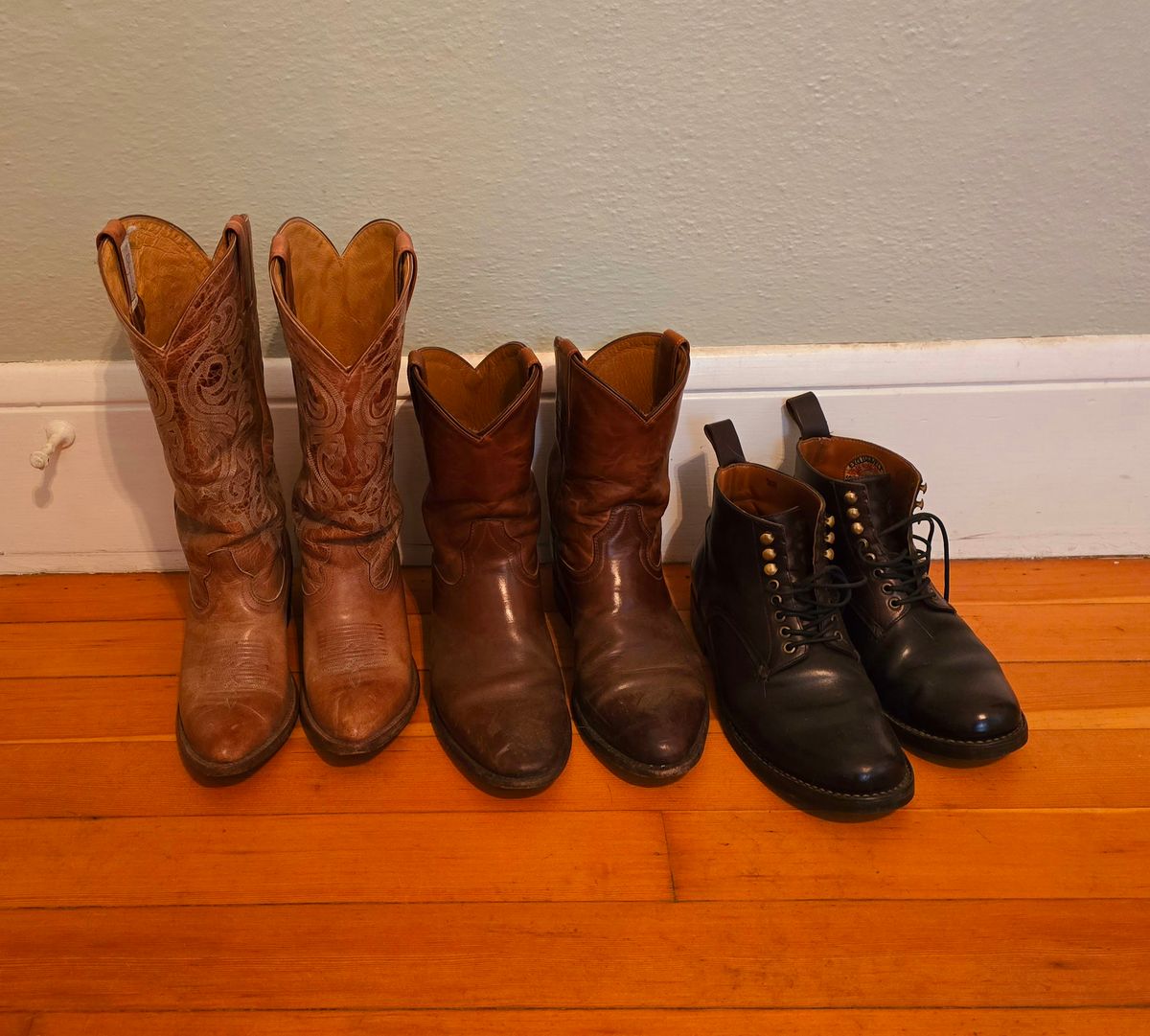 Photo by LeeRoss on April 28, 2025 of the Al's Attire Hand Made Type 1 Service Boot in Horween Brown Chromexcel Horsehide.