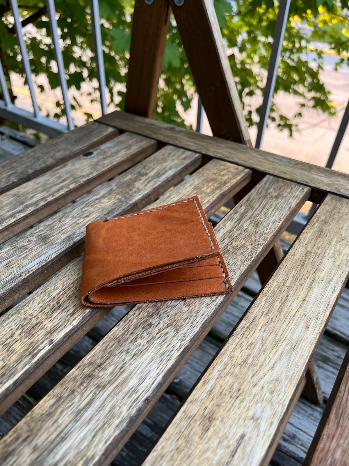 Photo by nitrocelluloseballoon on October 1, 2025 of the Self-Made Bifold Wallet in English Bridle Tan.