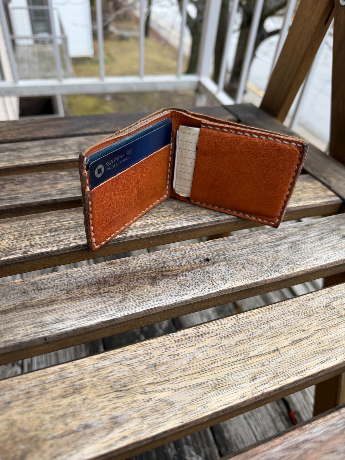 Photo by nitrocelluloseballoon on March 5, 2026 of the Self-Made Bifold Wallet in English Bridle Tan.