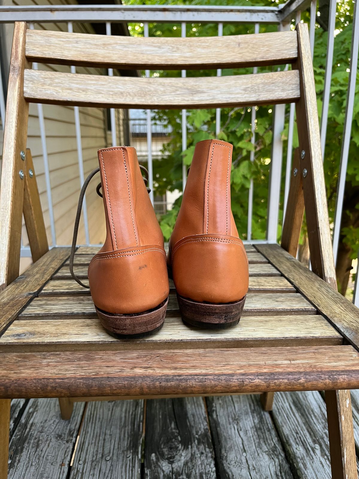Photo by nitrocelluloseballoon on October 1, 2025 of the Self-Made Light Duty Boondockers in Horween English Tan Essex.