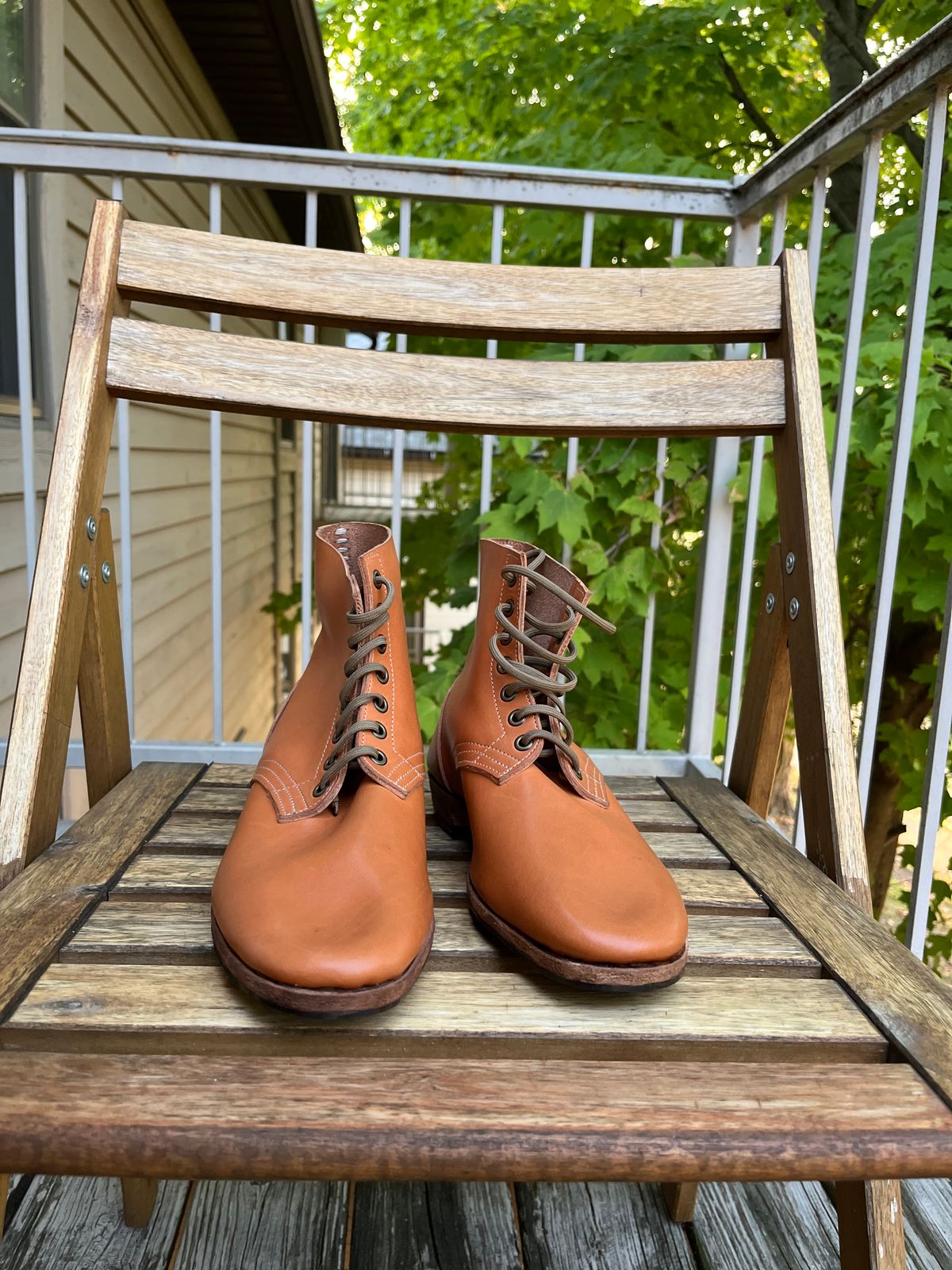 Photo by nitrocelluloseballoon on October 1, 2025 of the Self-Made Light Duty Boondockers in Horween English Tan Essex.
