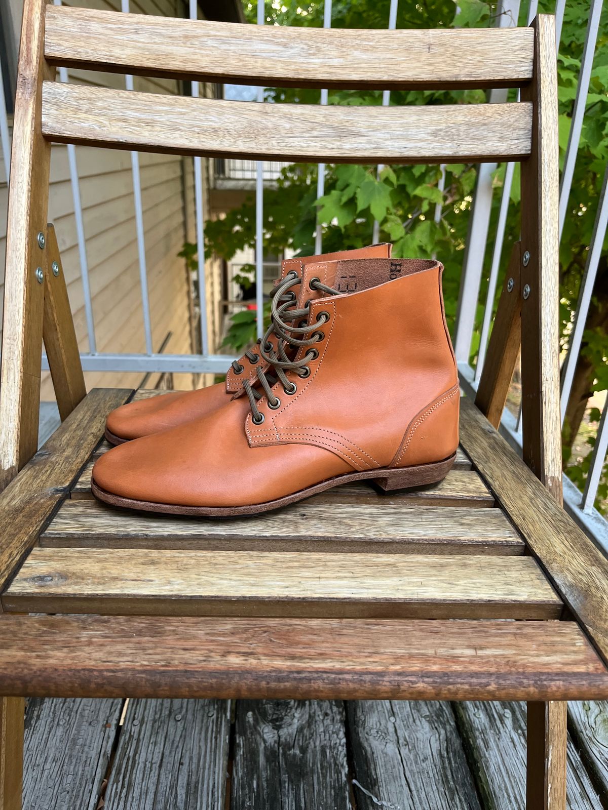 Photo by nitrocelluloseballoon on October 1, 2025 of the Self-Made Light Duty Boondockers in Horween English Tan Essex.
