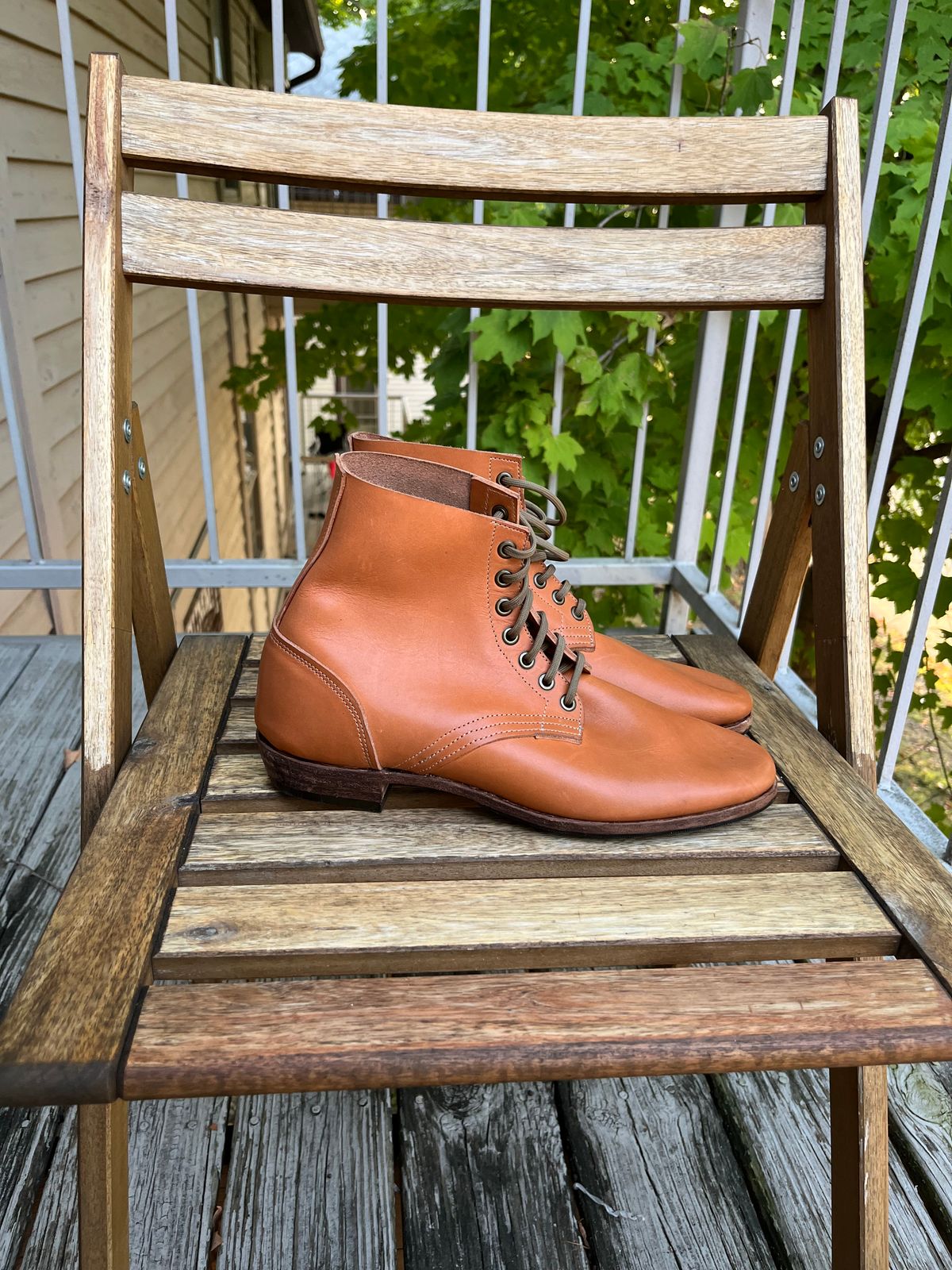 Photo by nitrocelluloseballoon on October 1, 2025 of the Self-Made Light Duty Boondockers in Horween English Tan Essex.