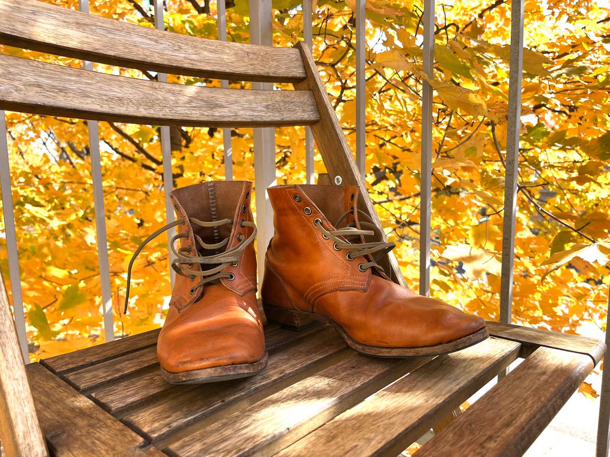 Photo by nitrocelluloseballoon on October 26, 2025 of the Self-Made Light Duty Boondockers in Horween English Tan Essex.