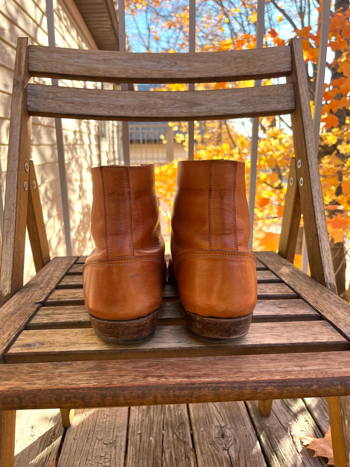 Photo by nitrocelluloseballoon on November 3, 2025 of the Self-Made Light Duty Boondockers in Horween English Tan Essex.