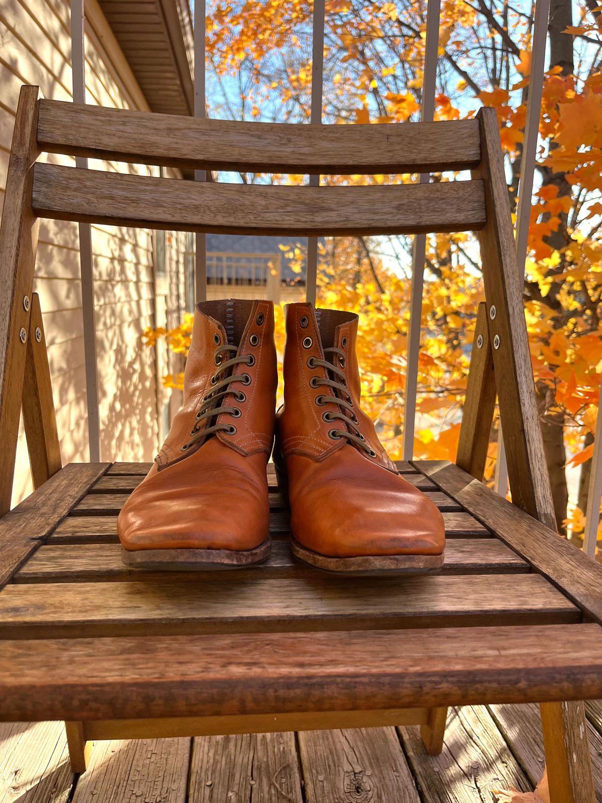 Photo by nitrocelluloseballoon on November 3, 2025 of the Self-Made Light Duty Boondockers in Horween English Tan Essex.