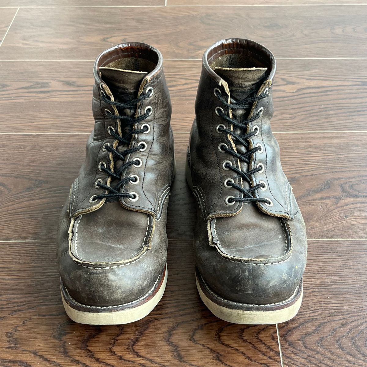 Photo by MukMukSifu on April 12, 2025 of the Red Wing 6-Inch Classic Moc in S.B. Foot Charcoal Rough and Tough.
