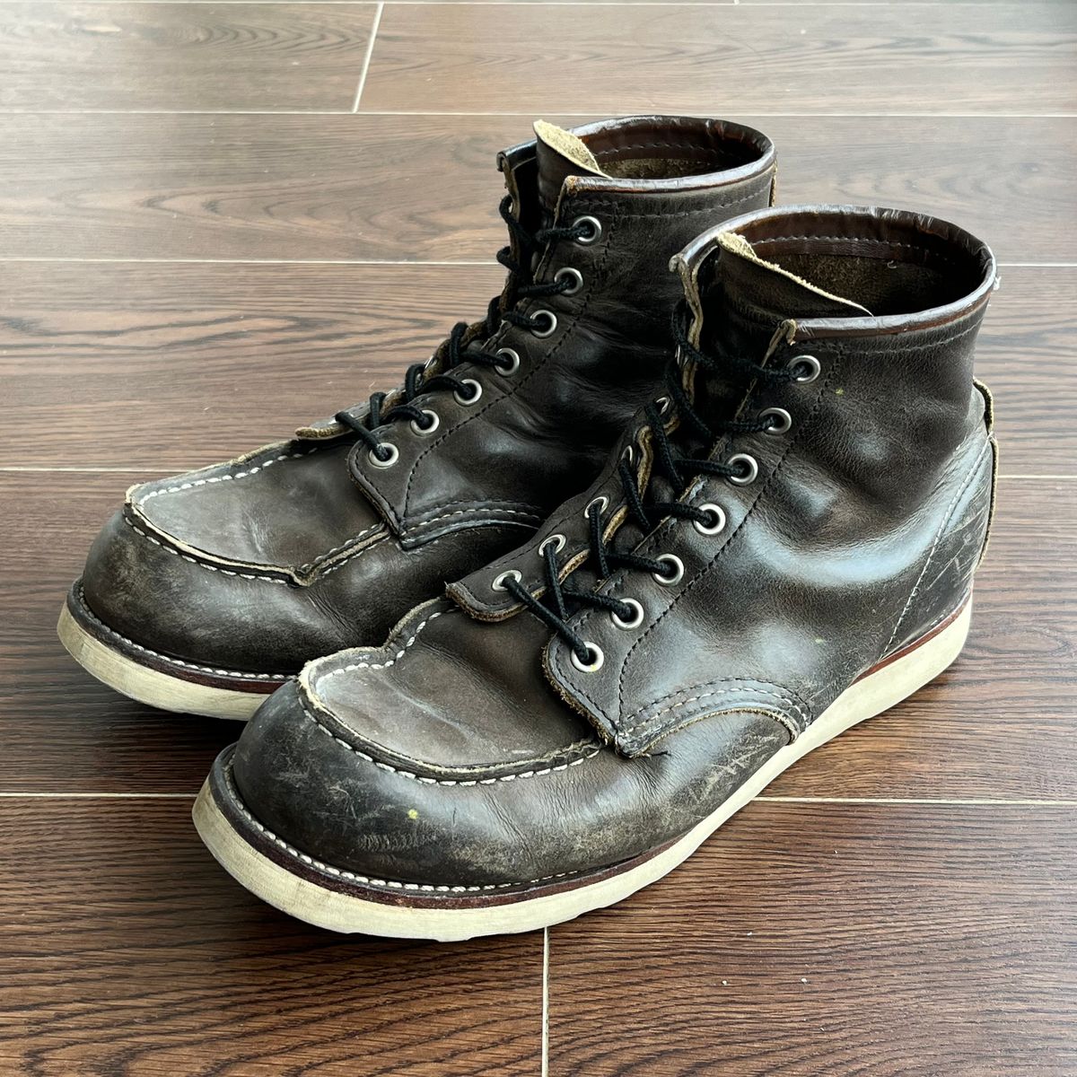 Photo by MukMukSifu on April 12, 2025 of the Red Wing 6-Inch Classic Moc in S.B. Foot Charcoal Rough and Tough.