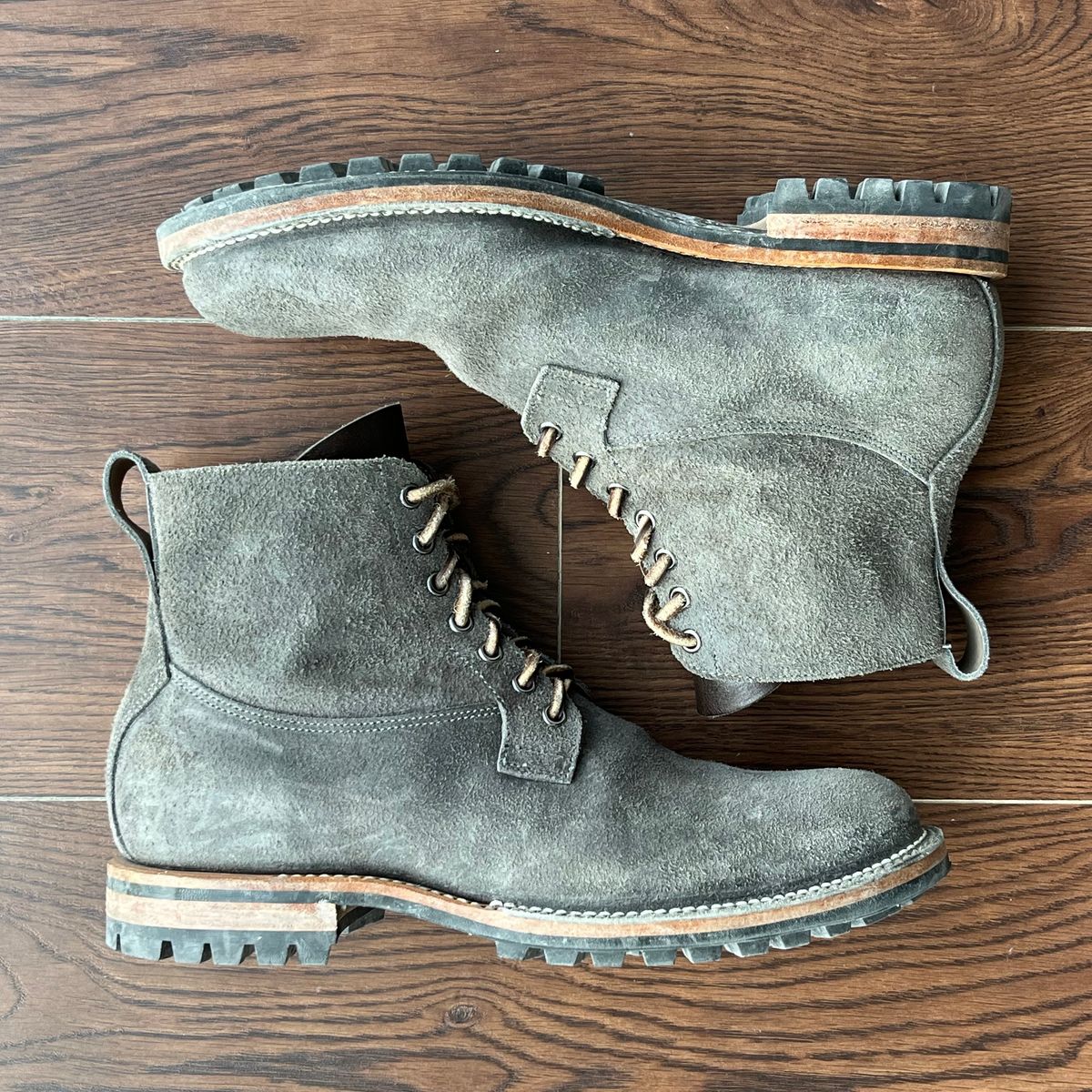 Photo by MukMukSifu on April 9, 2025 of the Viberg Country Boot in C.F. Stead Anthracite Waxed Roughout.