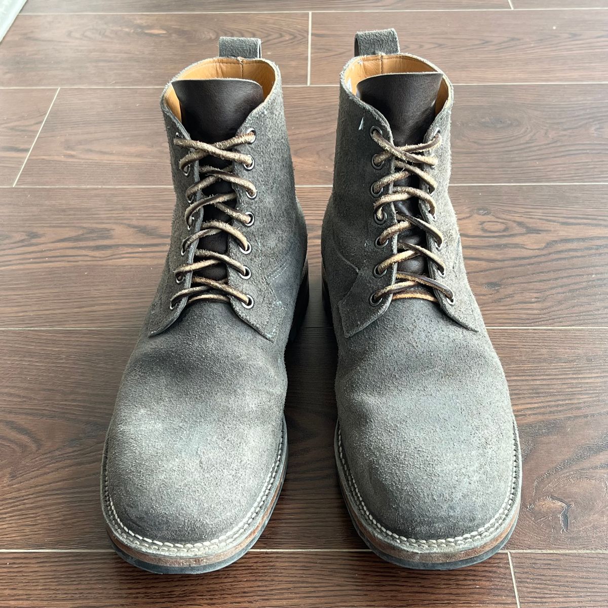 Photo by MukMukSifu on April 9, 2025 of the Viberg Country Boot in C.F. Stead Anthracite Waxed Roughout.