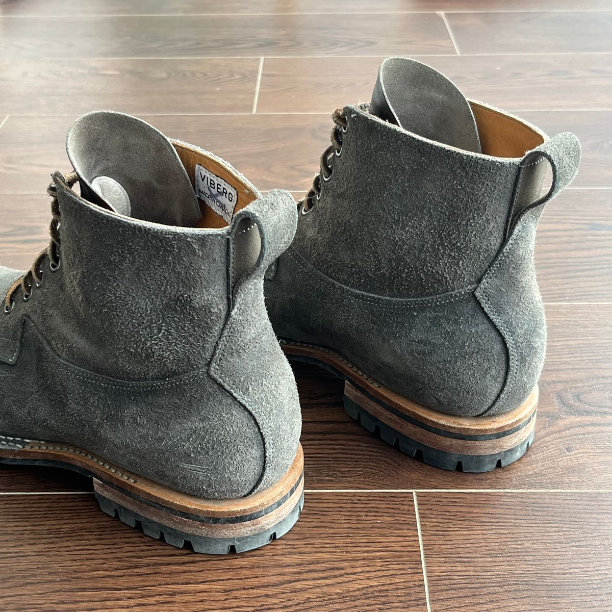 Photo by MukMukSifu on April 9, 2025 of the Viberg Country Boot in C.F. Stead Anthracite Waxed Roughout.