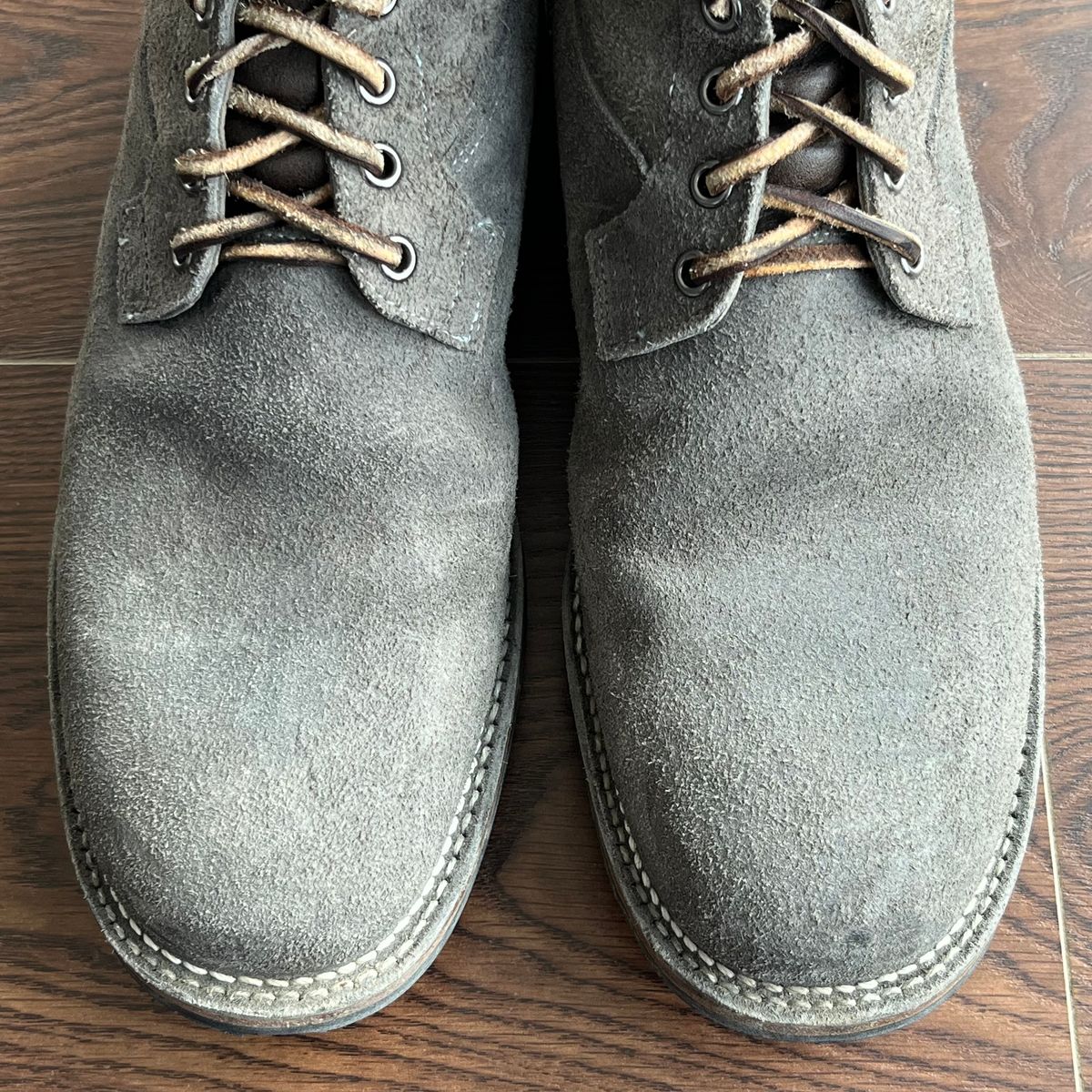 Photo by MukMukSifu on April 9, 2025 of the Viberg Country Boot in C.F. Stead Anthracite Waxed Roughout.