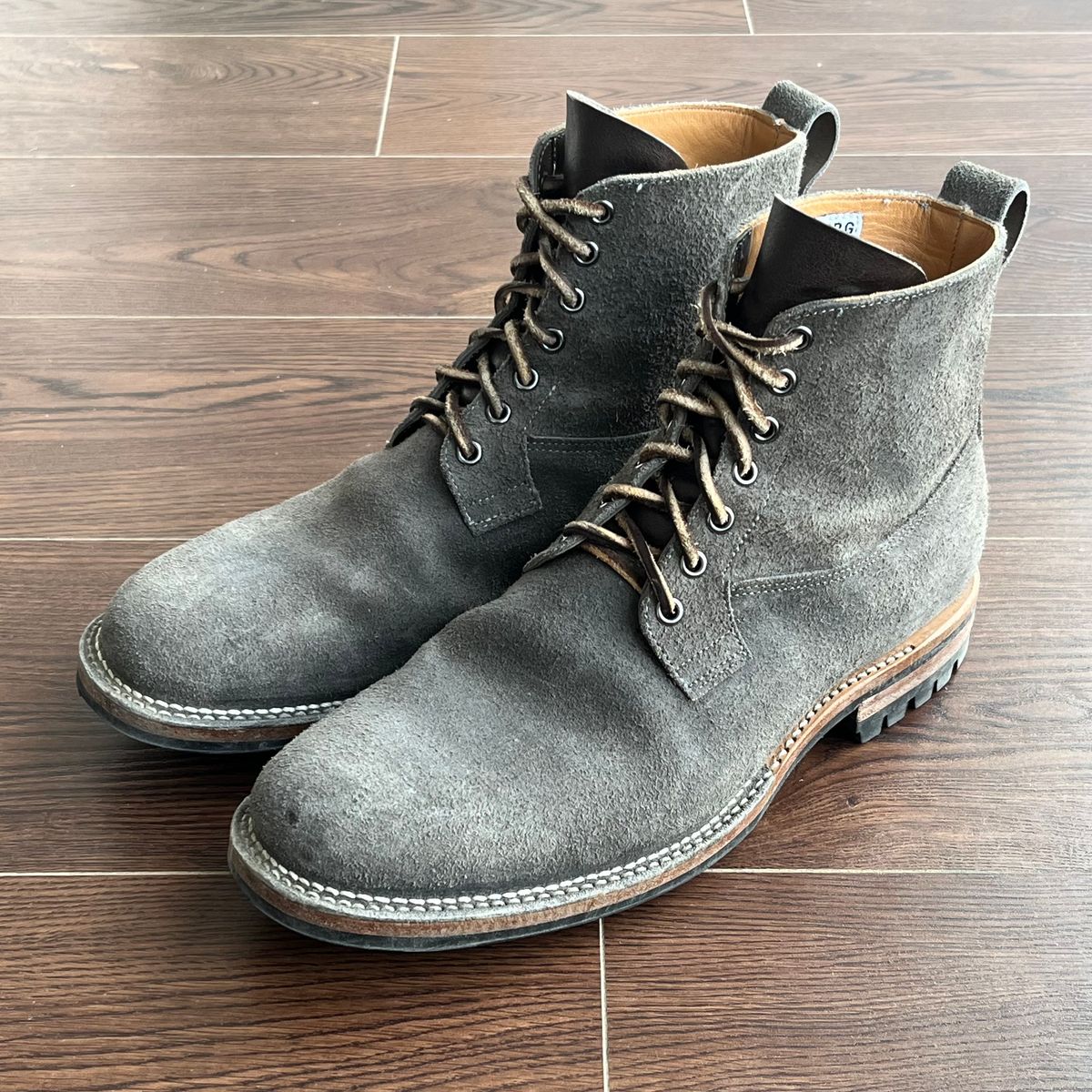 Photo by MukMukSifu on April 9, 2025 of the Viberg Country Boot in C.F. Stead Anthracite Waxed Roughout.