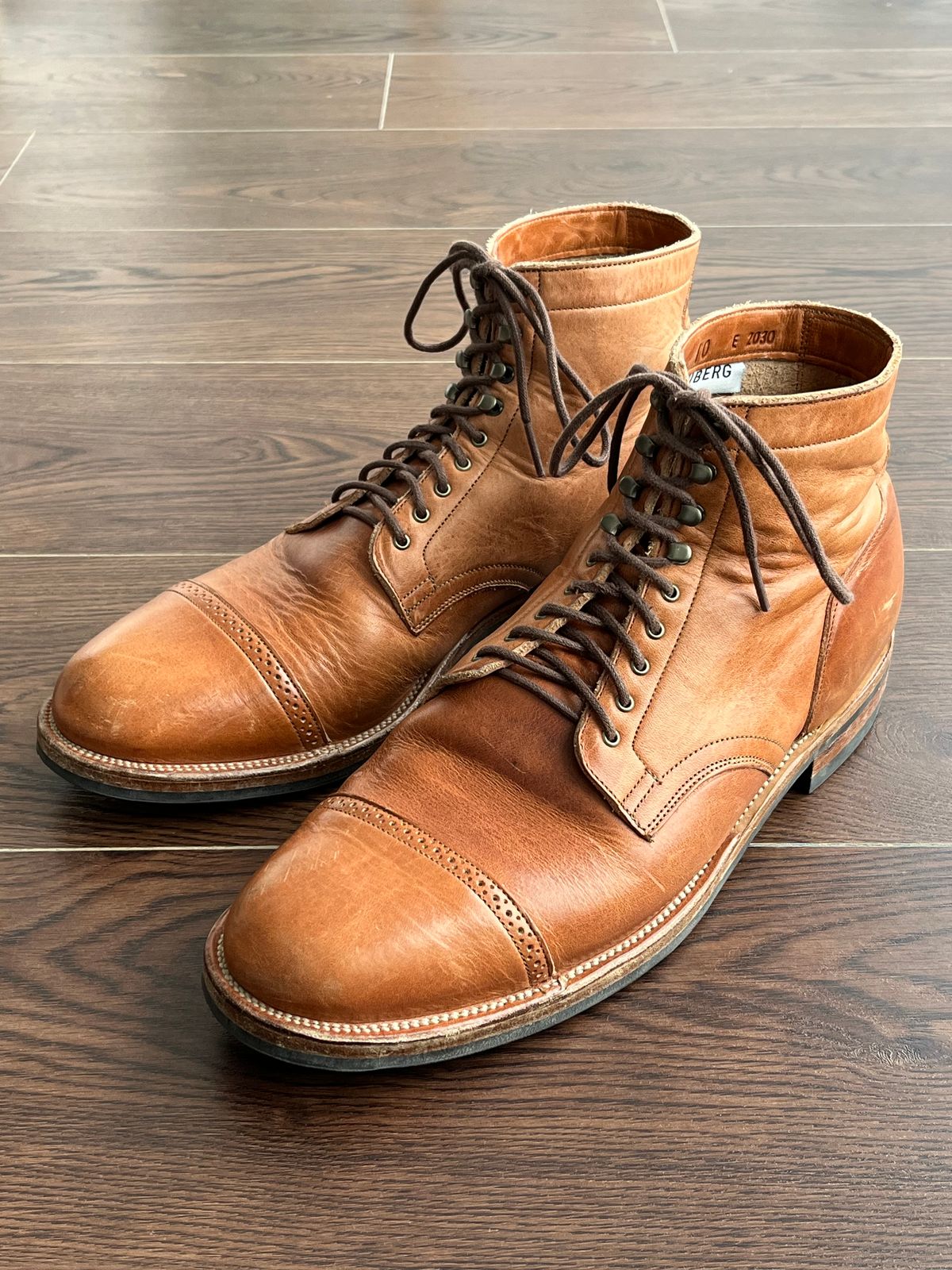 Photo by MukMukSifu on April 2, 2025 of the Viberg Service Boot BCT in Horween Natural Dublin.