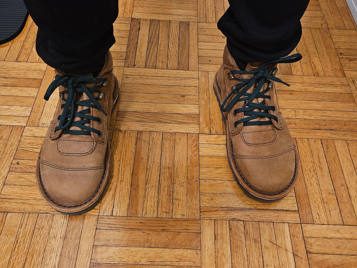 Photo by LaserKiwi on January 10, 2024 of the Jim Green African Ranger Barefoot Boot in Fudge Crazy Horse.