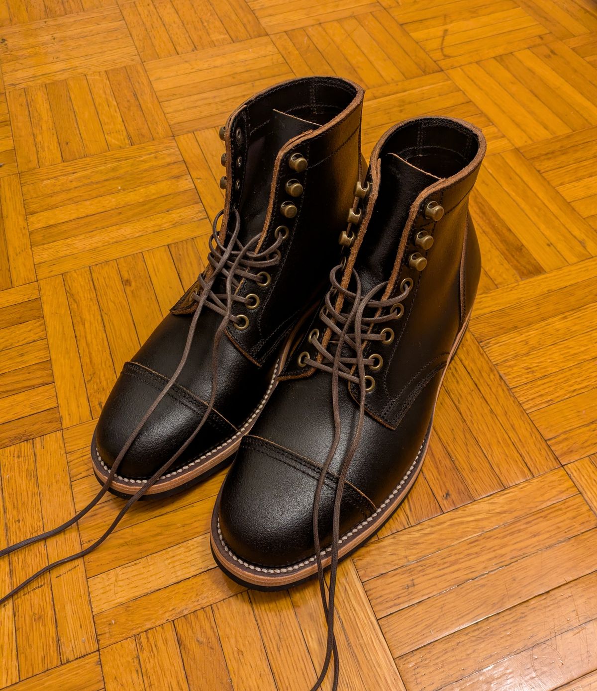 Photo by LaserKiwi on October 31, 2025 of the Luosjiet CapToe Service Boot in PrimeAsia Black Waxed Flesh.