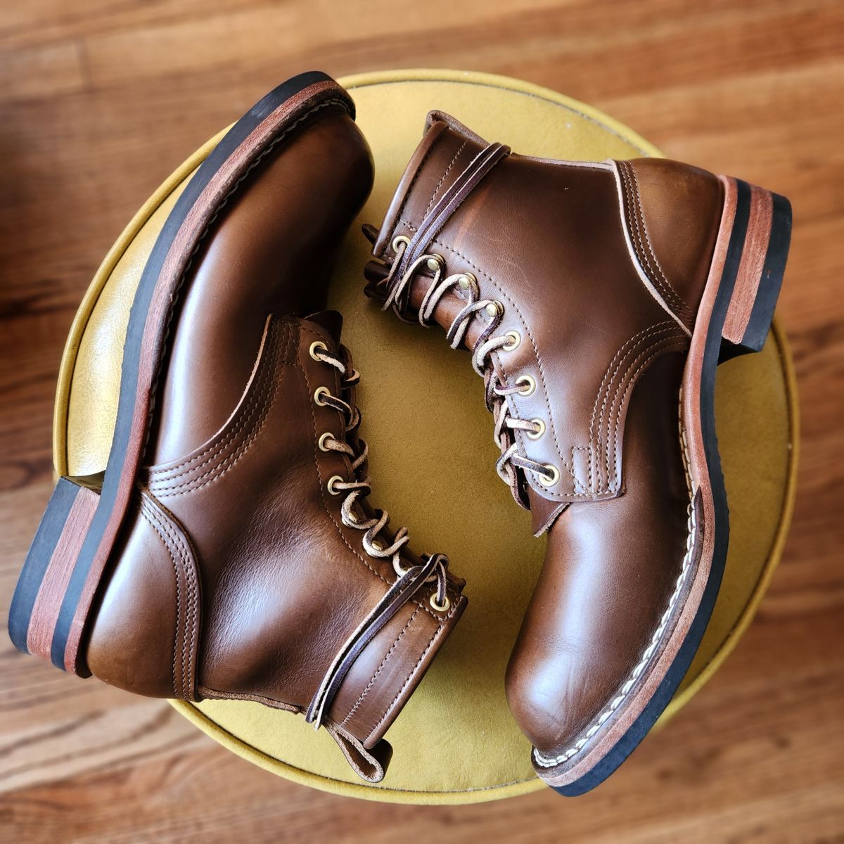 Photo by PoPpy on February 1, 2024 of the Nicks Falcon in Horween British Tan Chromexcel.