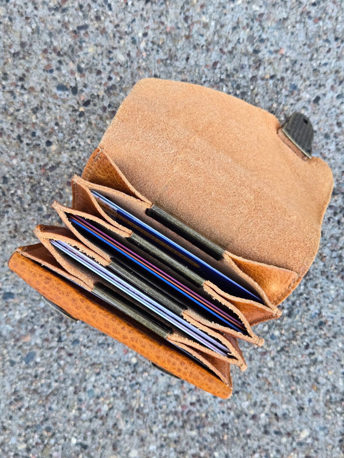 Photo by alleycat on February 5, 2026 of the Duluth Trading Company Accordion Wallet in Full-Grain Cowhide.