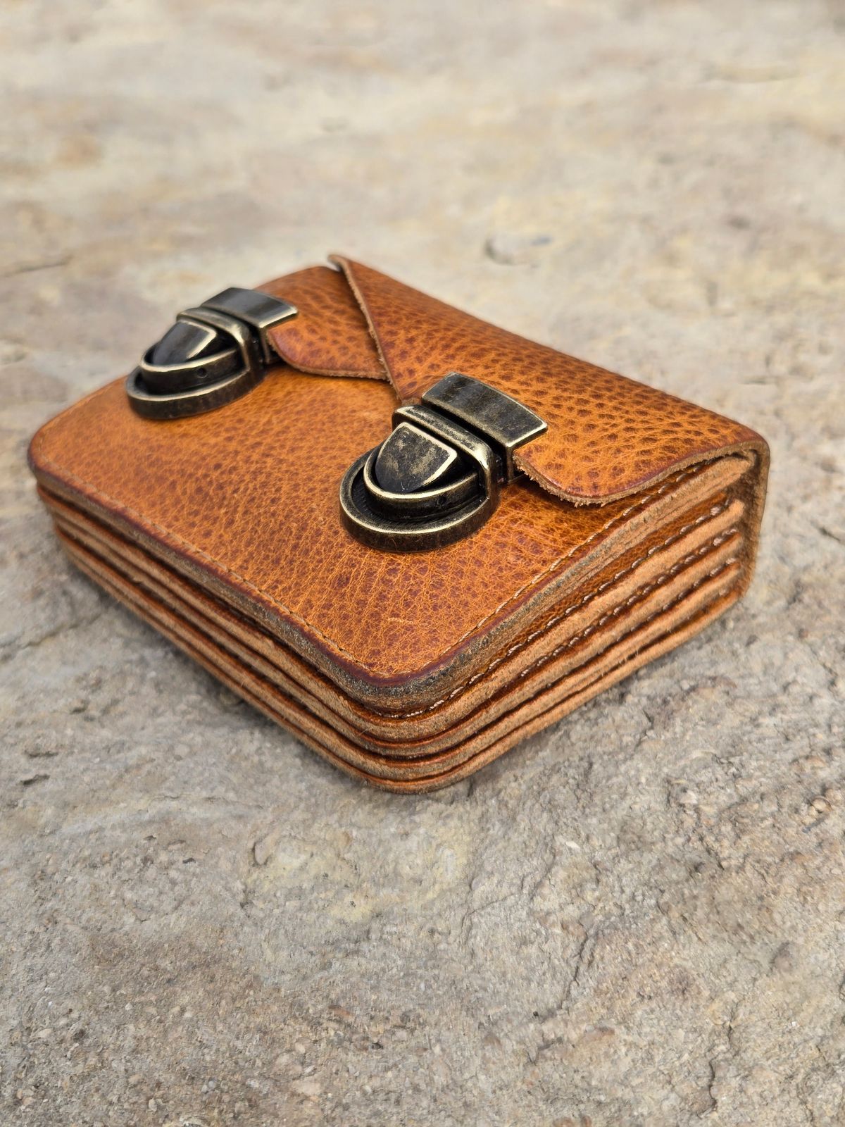 Photo by alleycat on March 5, 2026 of the Duluth Trading Company Accordion Wallet in Full-Grain Cowhide.