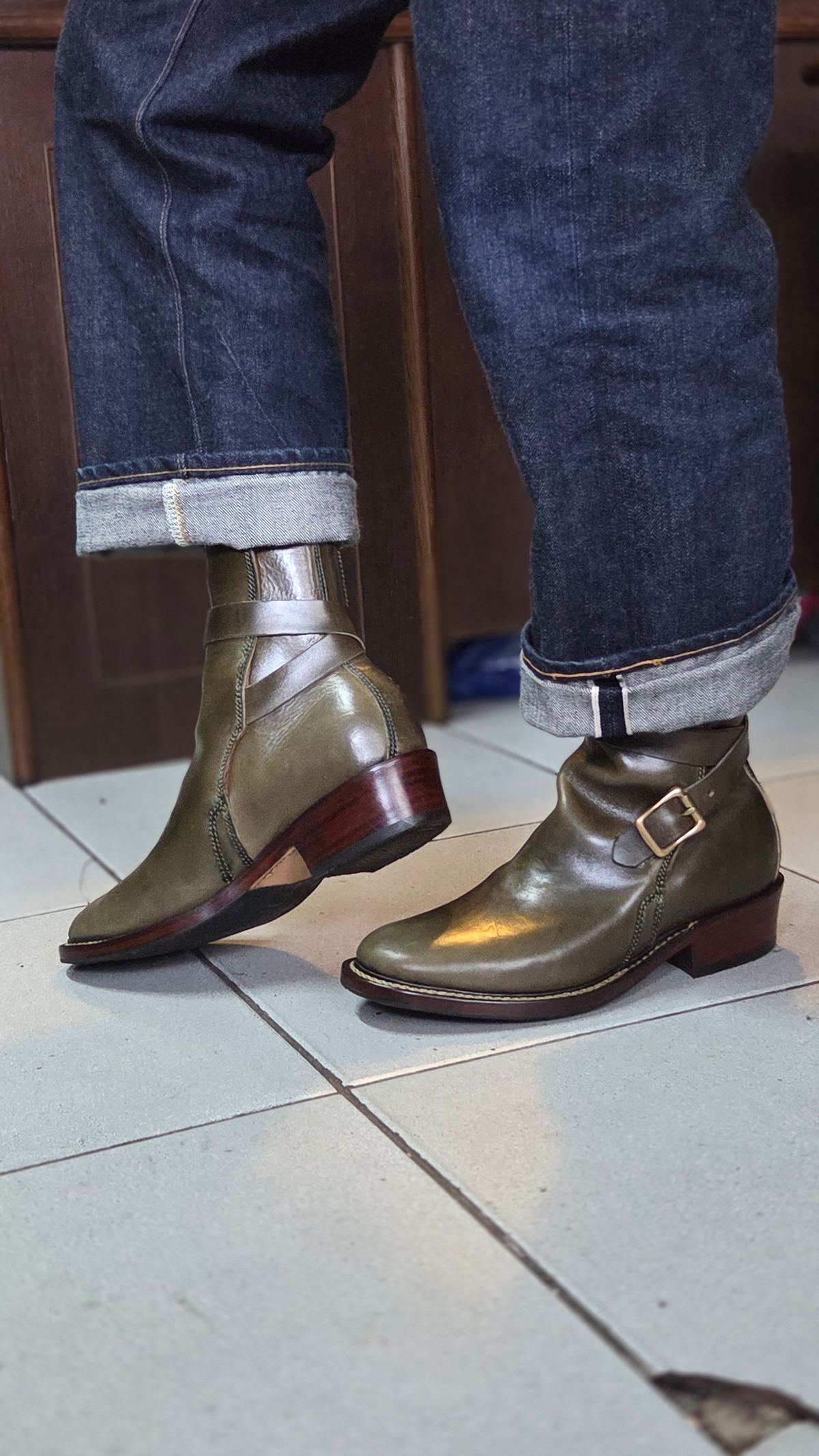 Photo by Jicojoson on October 29, 2025 of the Willie's Handmade Boots Jhodpur in Maryam Olive Horsebutt.