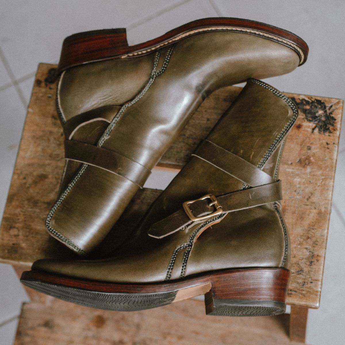 Photo by Jicojoson on November 3, 2025 of the Willie's Handmade Boots Jhodpur in Maryam Olive Horsebutt.