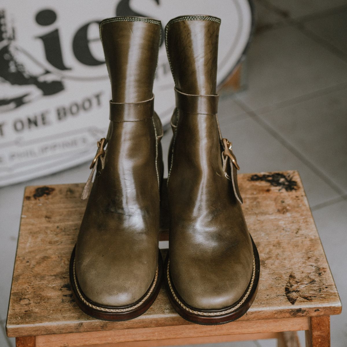 Photo by Jicojoson on November 3, 2025 of the Willie's Handmade Boots Jhodpur in Maryam Olive Horsebutt.