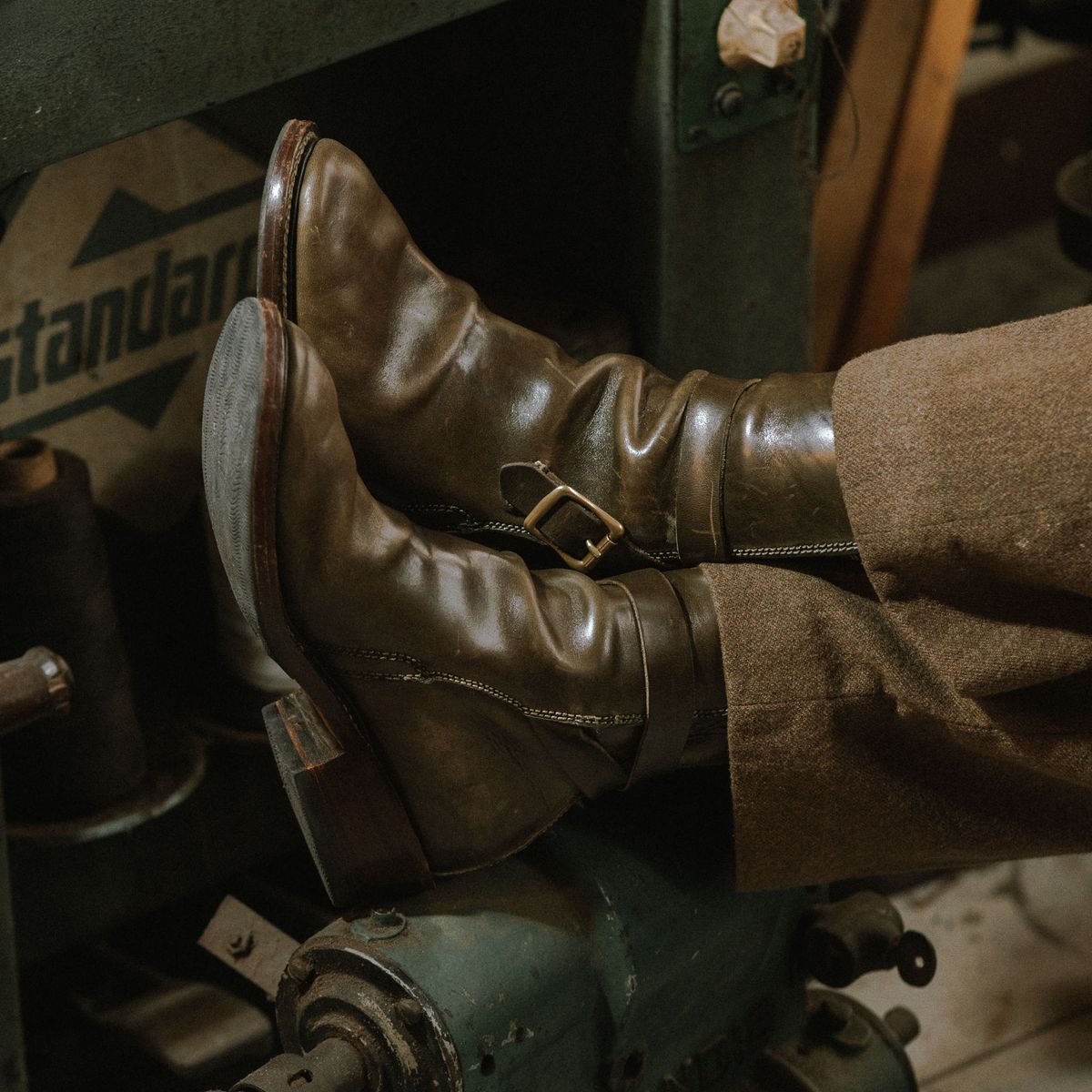 Photo by Jicojoson on December 1, 2025 of the Willie's Handmade Boots Jhodpur in Maryam Olive Horsebutt.