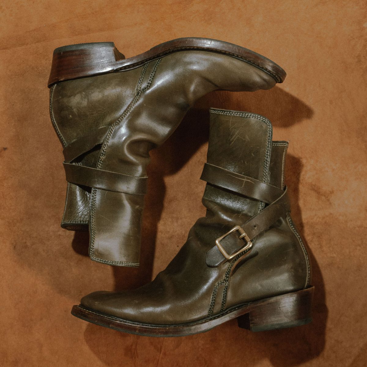 Photo by Jicojoson on December 1, 2025 of the Willie's Handmade Boots Jhodpur in Maryam Olive Horsebutt.