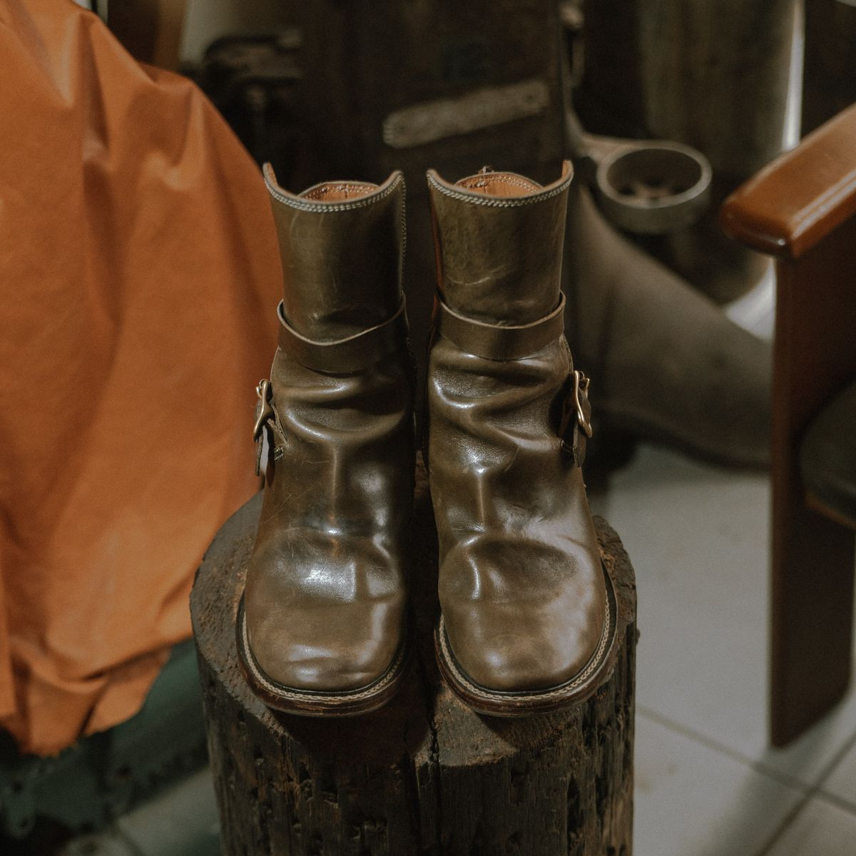 Photo by Jicojoson on December 1, 2025 of the Willie's Handmade Boots Jhodpur in Maryam Olive Horsebutt.