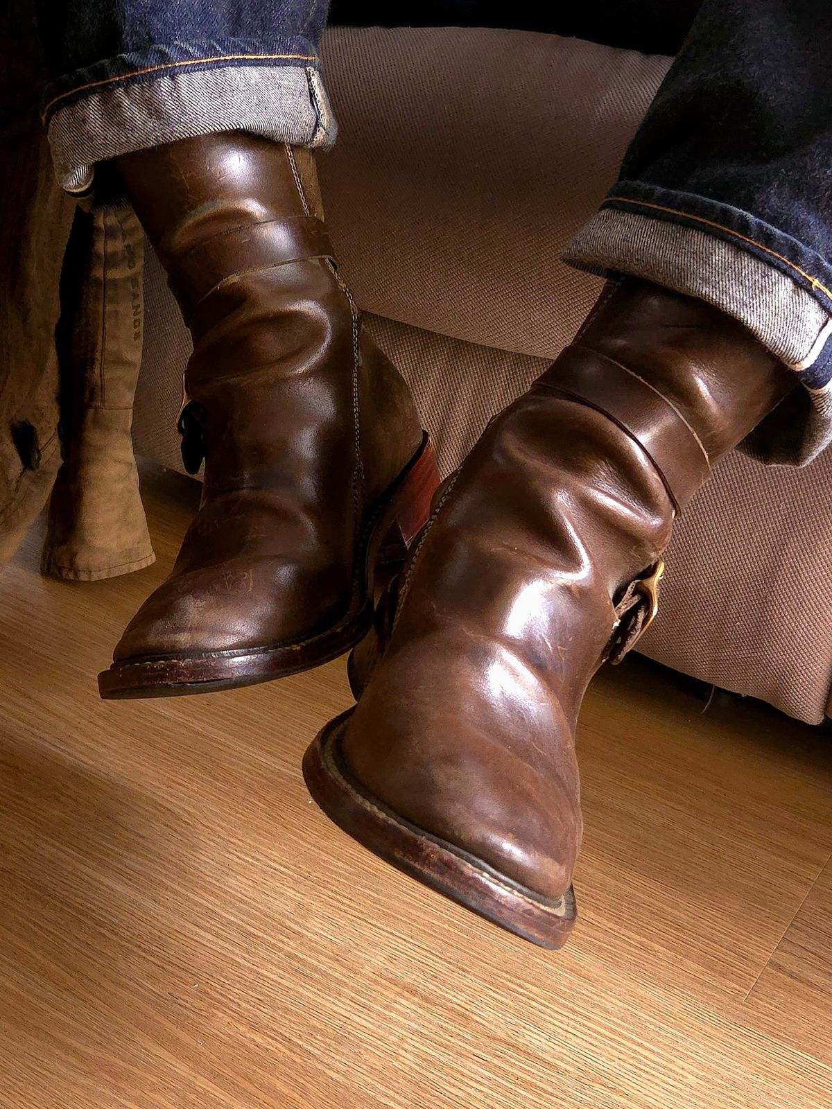 Photo by Jicojoson on January 3, 2026 of the Willie's Handmade Boots Jhodpur in Maryam Olive Horsebutt.