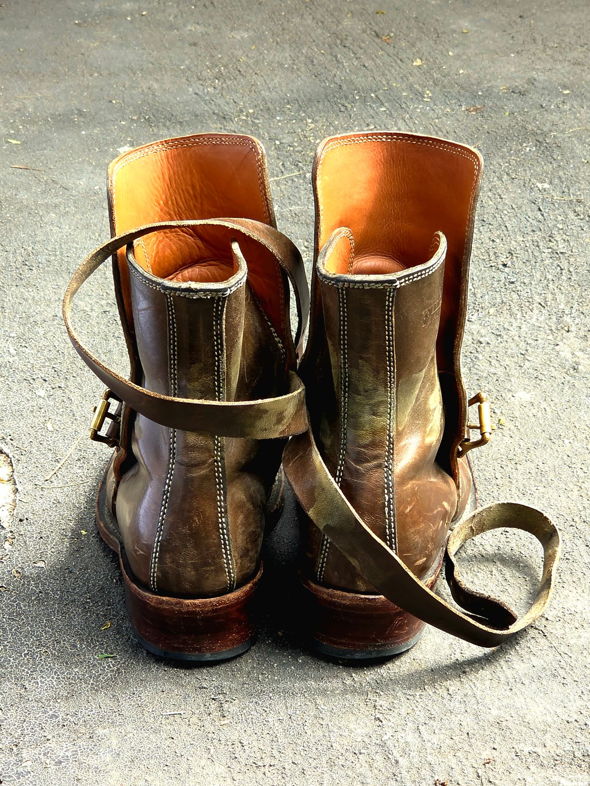 Photo by Jicojoson on February 4, 2026 of the Willie's Handmade Boots Jhodpur in Maryam Olive Horsebutt.
