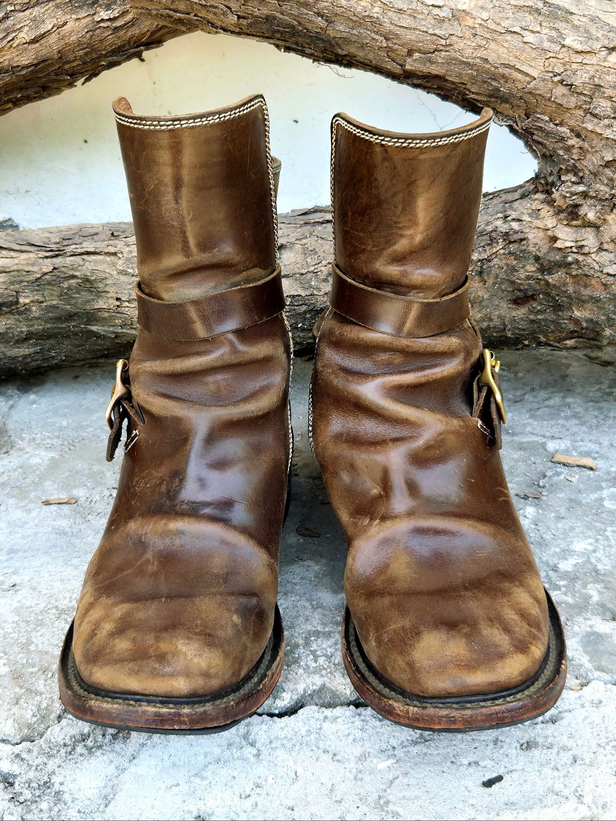 Photo by Jicojoson on April 3, 2026 of the Willie's Handmade Boots Jhodpur in Maryam Olive Horsebutt.