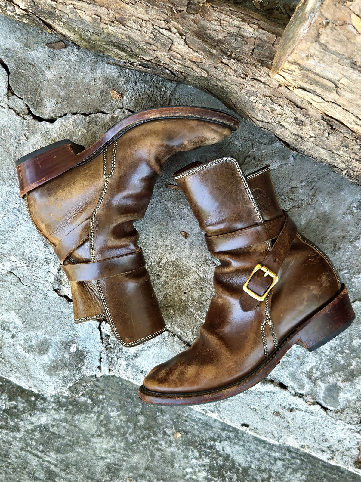 Photo by Jicojoson on April 3, 2026 of the Willie's Handmade Boots Jhodpur in Maryam Olive Horsebutt.