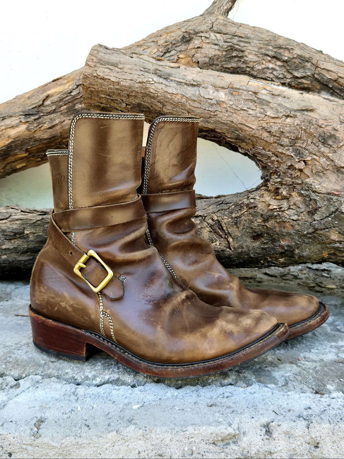 Photo by Jicojoson on April 3, 2026 of the Willie's Handmade Boots Jhodpur in Maryam Olive Horsebutt.