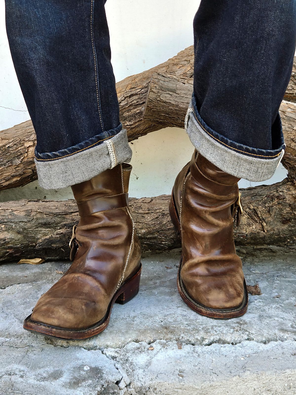 Photo by Jicojoson on April 3, 2026 of the Willie's Handmade Boots Jhodpur in Maryam Olive Horsebutt.