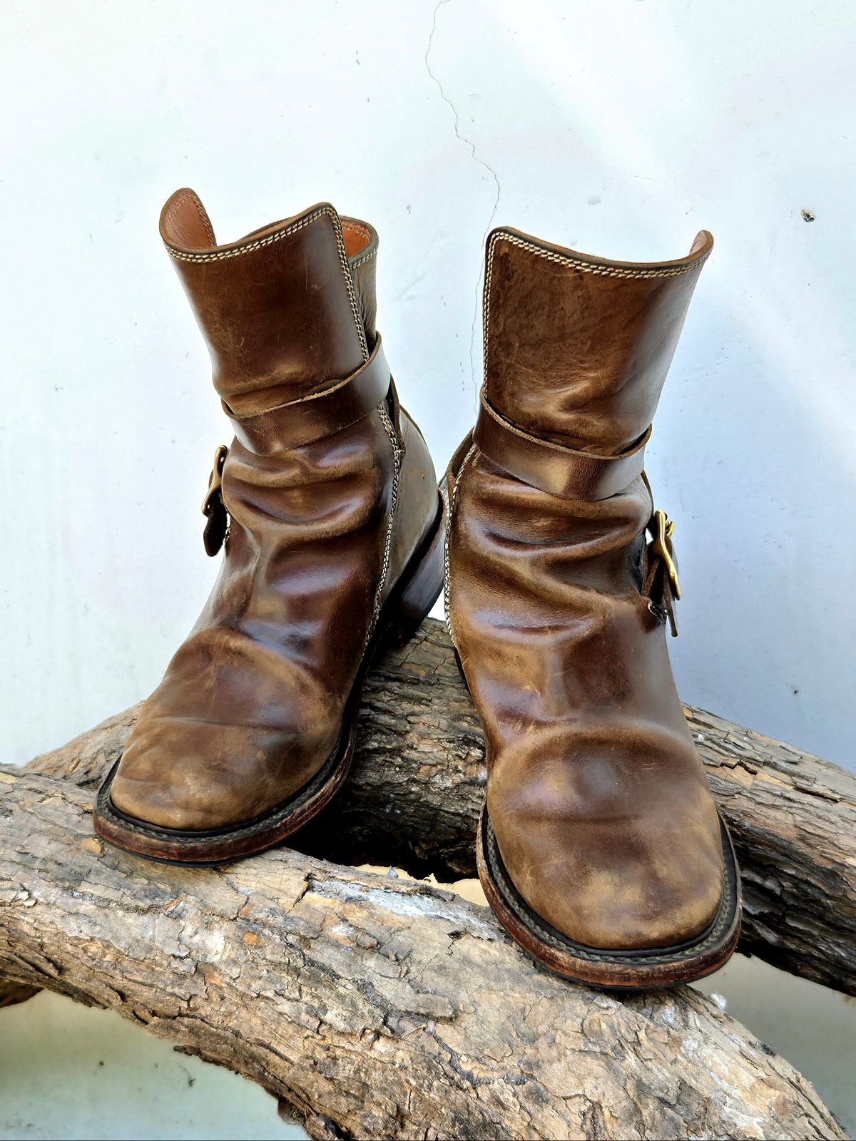 Photo by Jicojoson on April 17, 2026 of the Willie's Handmade Boots Jhodpur in Maryam Olive Horsebutt.