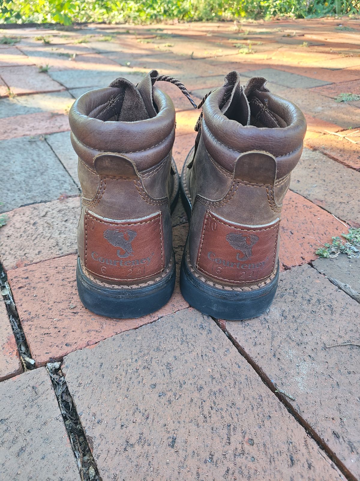 Photo by Lazarey on November 5, 2024 of the The Courteney Boot Company Safari (custom) in Mossop Leather - Dark Brown Bovine.