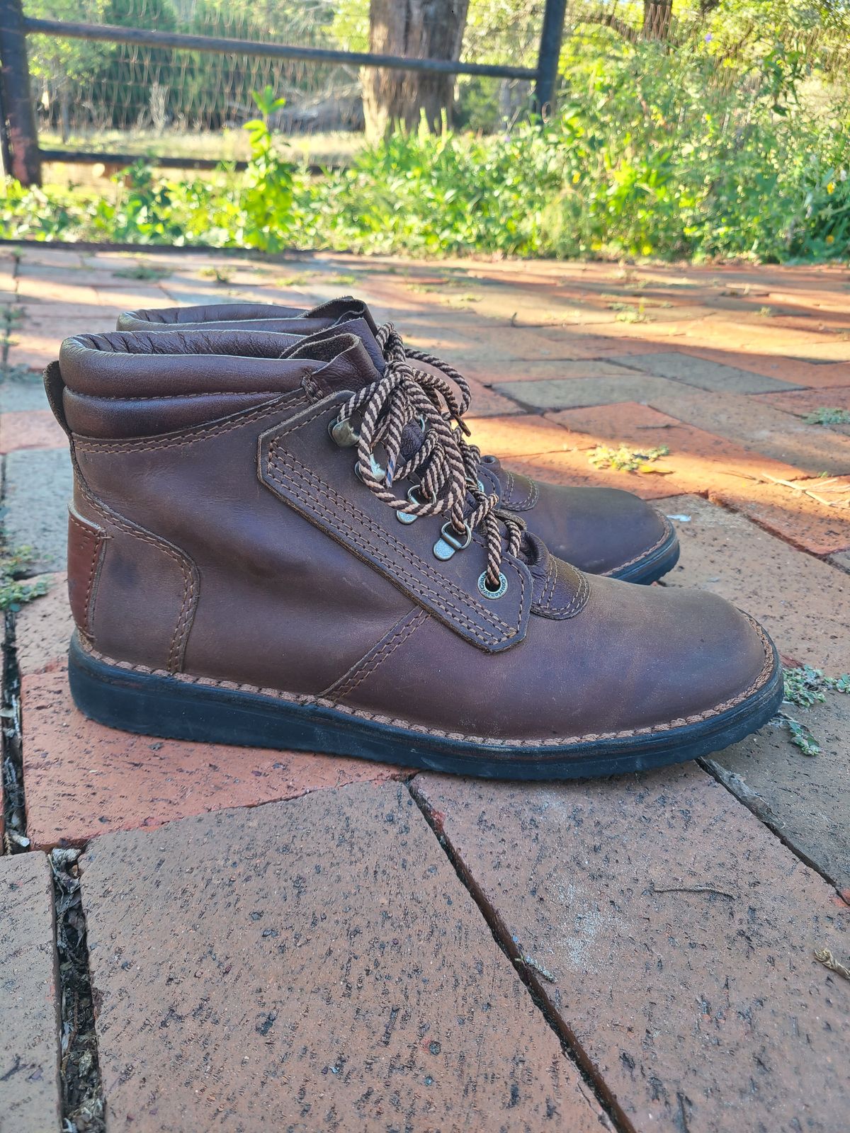 Photo by Lazarey on November 5, 2024 of the The Courteney Boot Company Safari (custom) in Mossop Leather - Dark Brown Bovine.