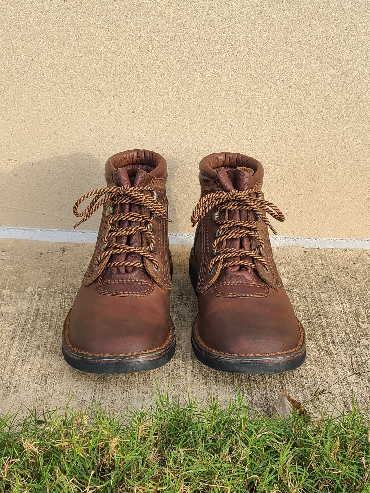 Photo by Lazarey on December 6, 2024 of the The Courteney Boot Company Safari (custom) in Mossop Leather - Dark Brown Bovine.