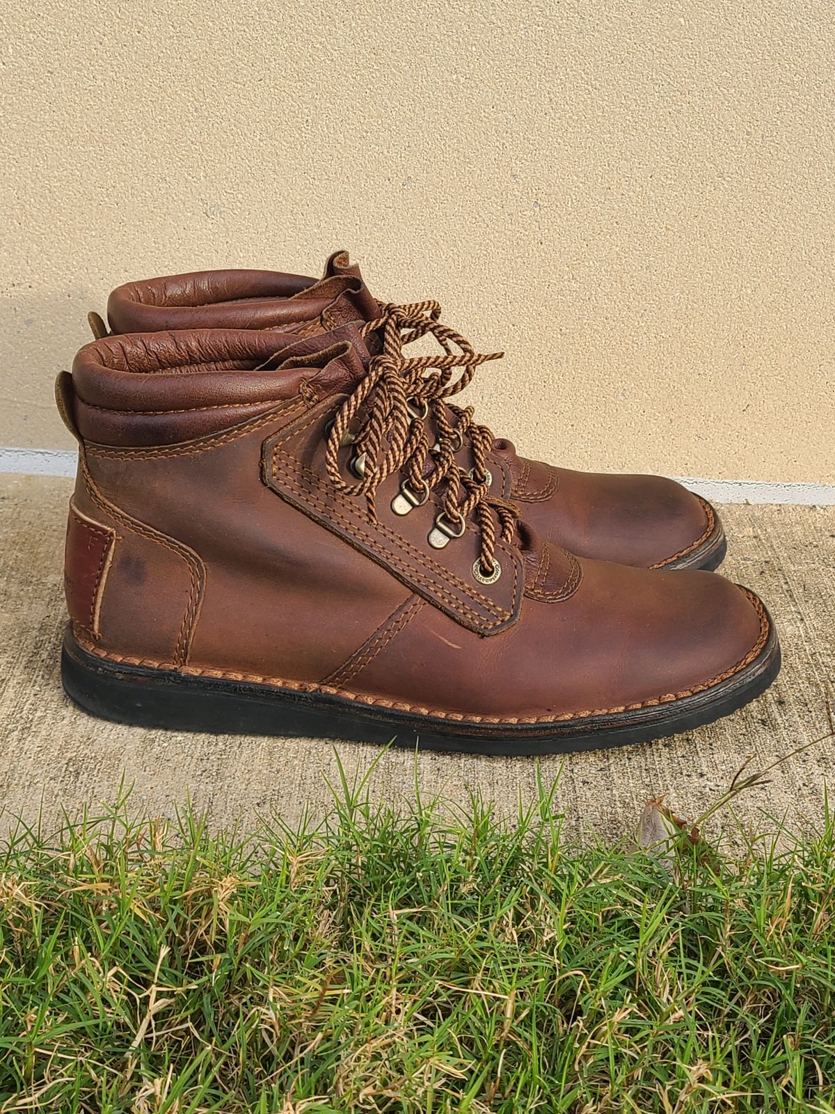 Photo by Lazarey on December 6, 2024 of the The Courteney Boot Company Safari (custom) in Mossop Leather - Dark Brown Bovine.