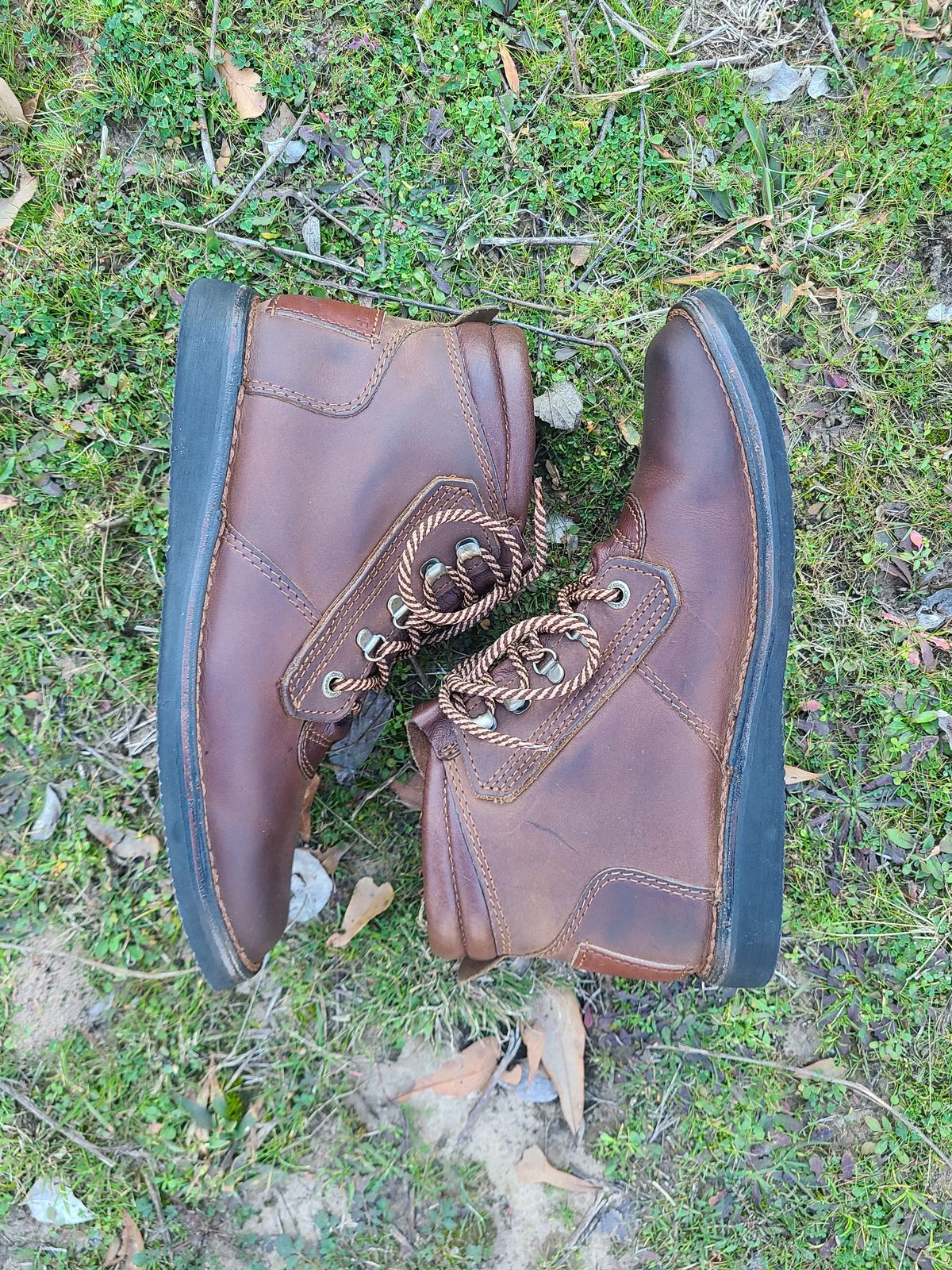 Photo by Lazarey on February 3, 2025 of the The Courteney Boot Company Safari (custom) in Mossop Leather - Dark Brown Bovine.