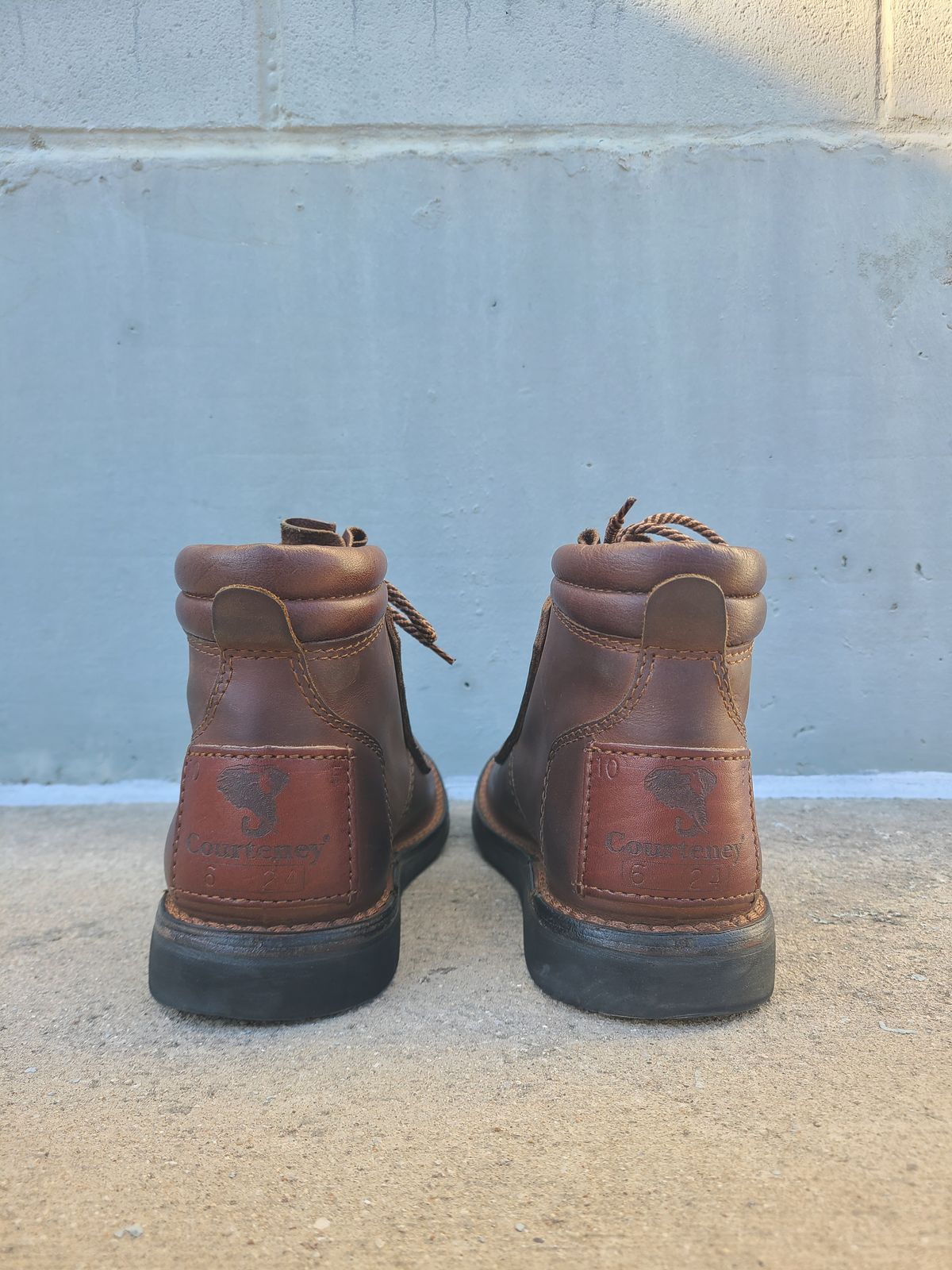 Photo by Lazarey on March 5, 2025 of the The Courteney Boot Company Safari (custom) in Mossop Leather - Dark Brown Bovine.