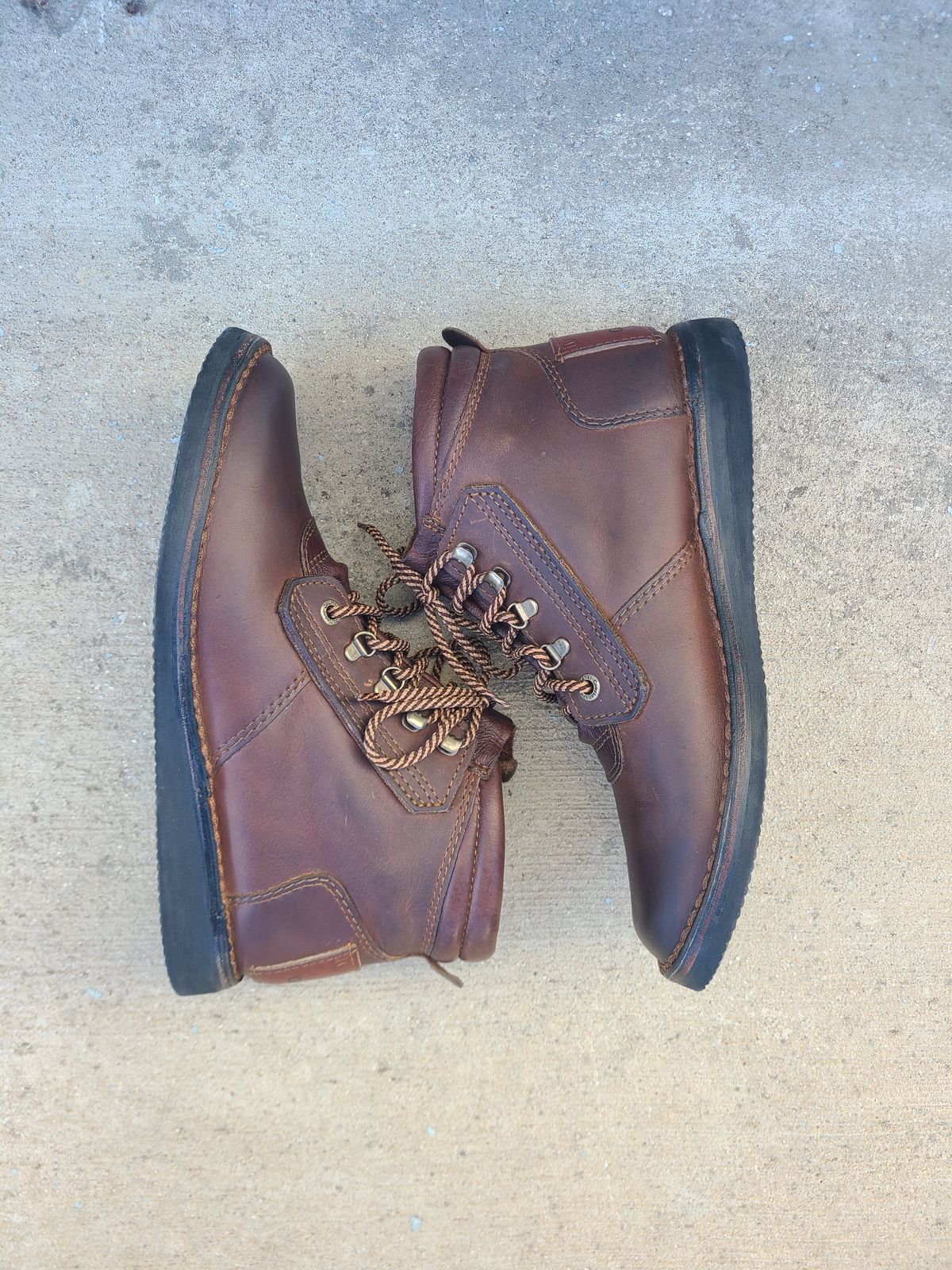 Photo by Lazarey on March 5, 2025 of the The Courteney Boot Company Safari (custom) in Mossop Leather - Dark Brown Bovine.