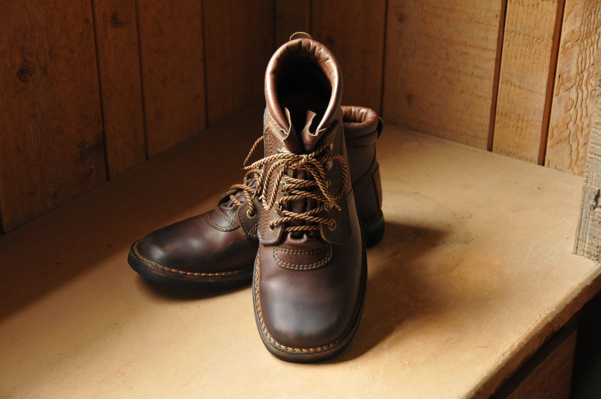 Photo by Lazarey on April 5, 2025 of the The Courteney Boot Company Safari (custom) in Mossop Leather - Dark Brown Bovine.