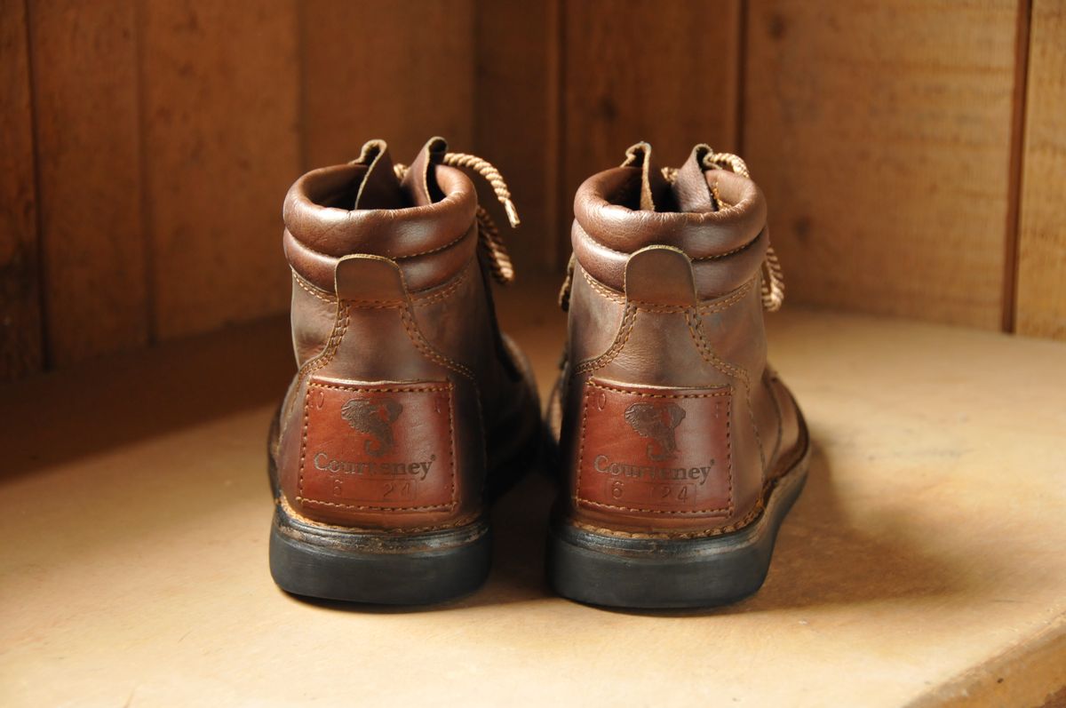 Photo by Lazarey on April 5, 2025 of the The Courteney Boot Company Safari (custom) in Mossop Leather - Dark Brown Bovine.