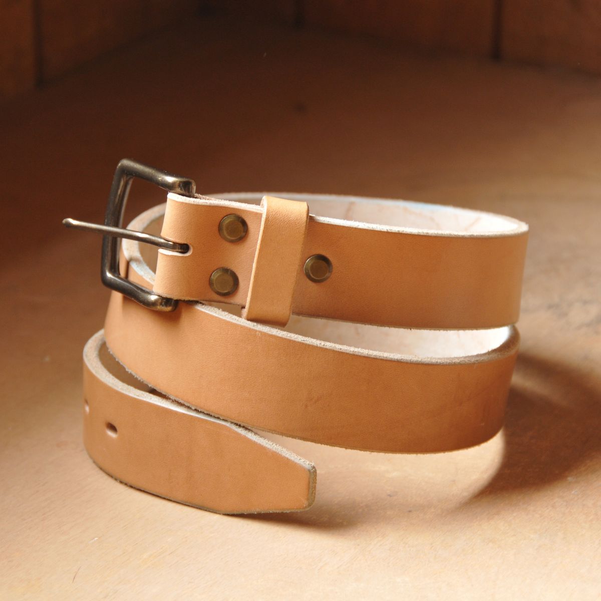 Photo by Lazarey on December 5, 2025 of the Carmine Jack Leather Oak Bark Shipyard Belt in J&FJ Baker Natural Oak Bark Tanned Bridle, 16oz.